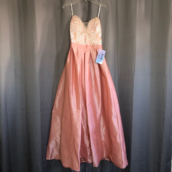 Peach and white prom dress - Picture 1 of 6